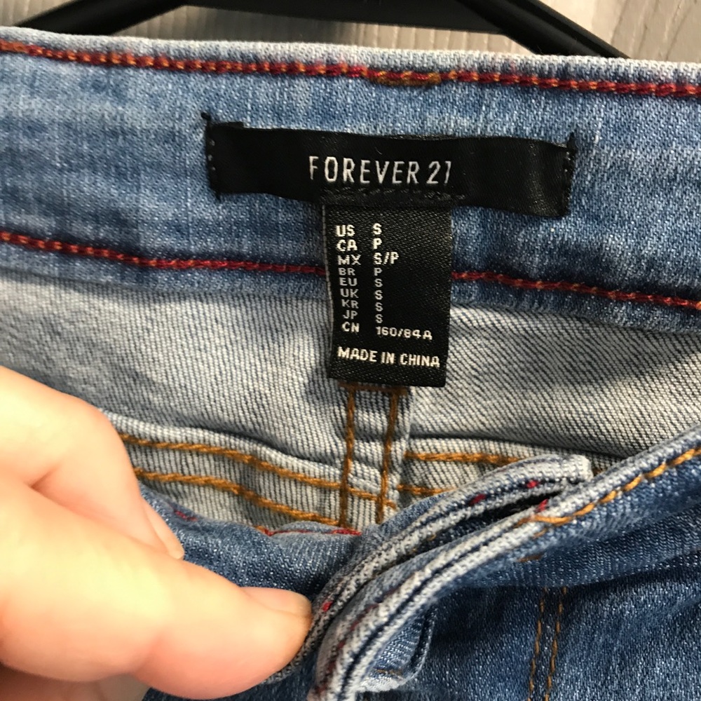 NEW. NWT DISTRESSED JEANS. Small. - Picture 7 of 7